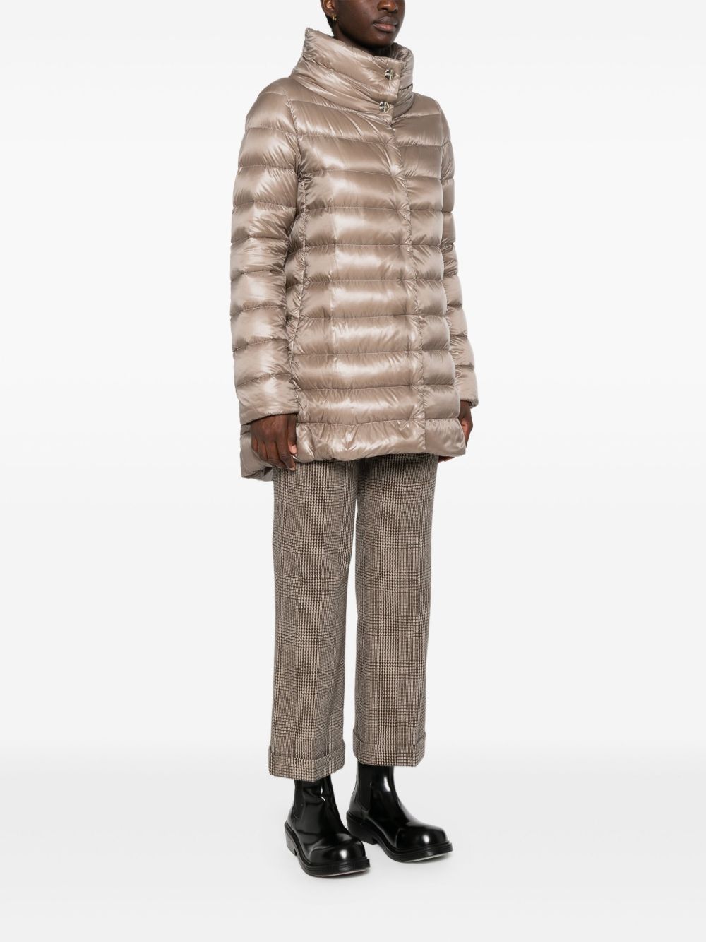 HERNO Piumino midi beige a collo alto oversize