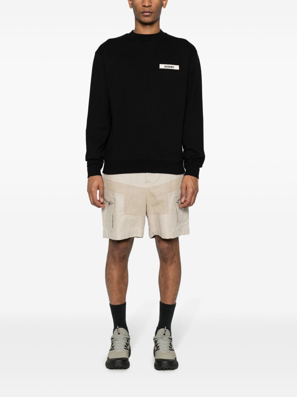 JACQUEMUS Felpa nera in cotone con patch logo sul petto