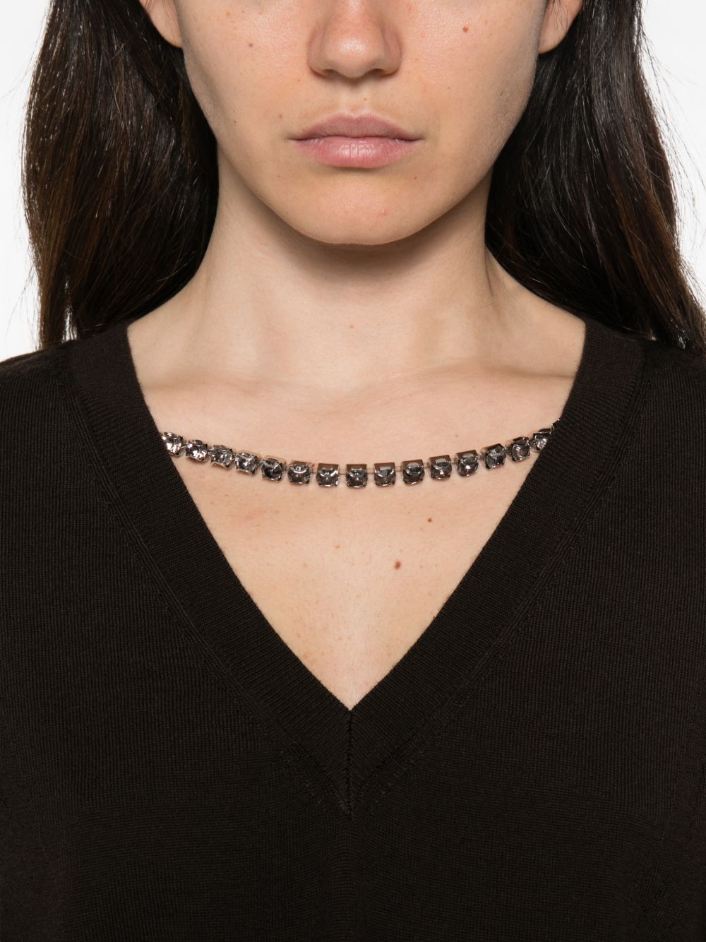 LIUJO Maglia nera in lana con scollo a V e collier incorporato