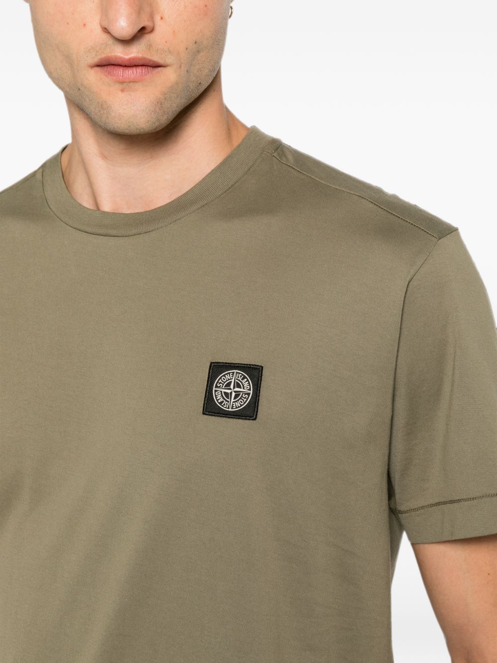 STONE ISLAND T-shirt in cotone verde con logo sul petto