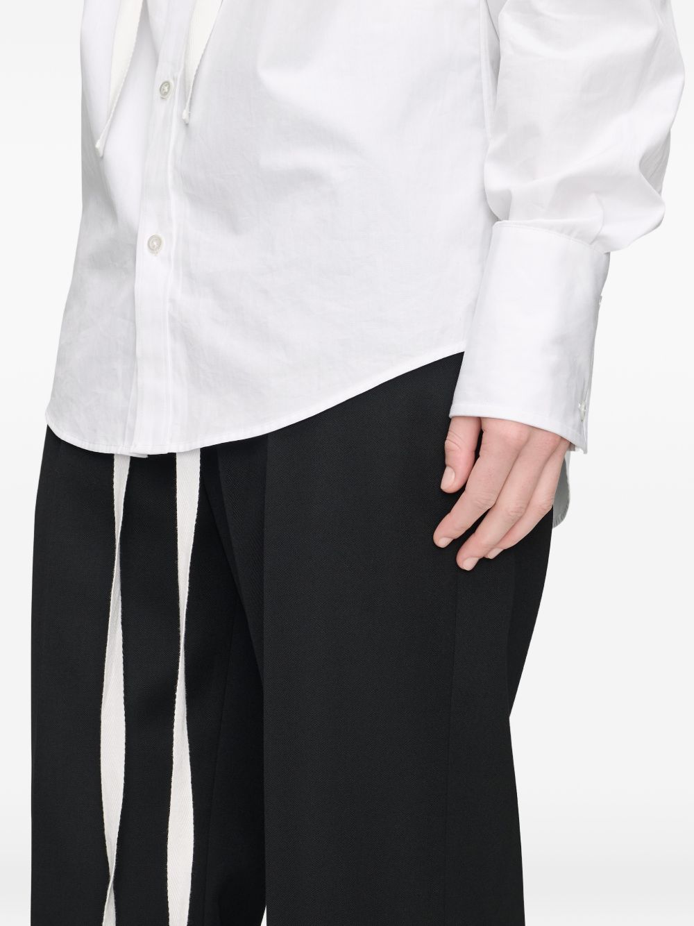 MAISON MARGIELA Camicia bianca con tagli cut e scollo a V