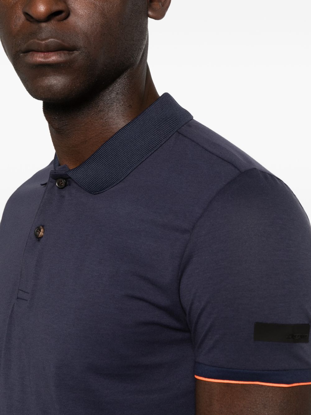 RRD ROBERTO RICCI DESIGNS Polo blu a maniche corte con patch logo sul petto