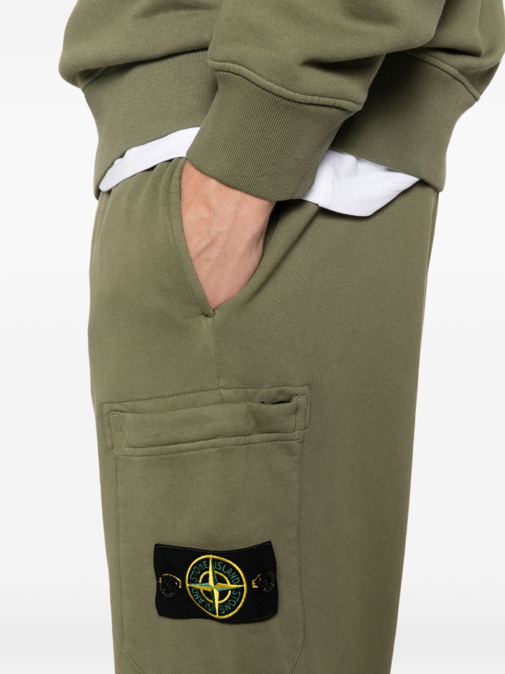 STONE ISLAND Pantaloni in cotone verde con patch logo e tasca