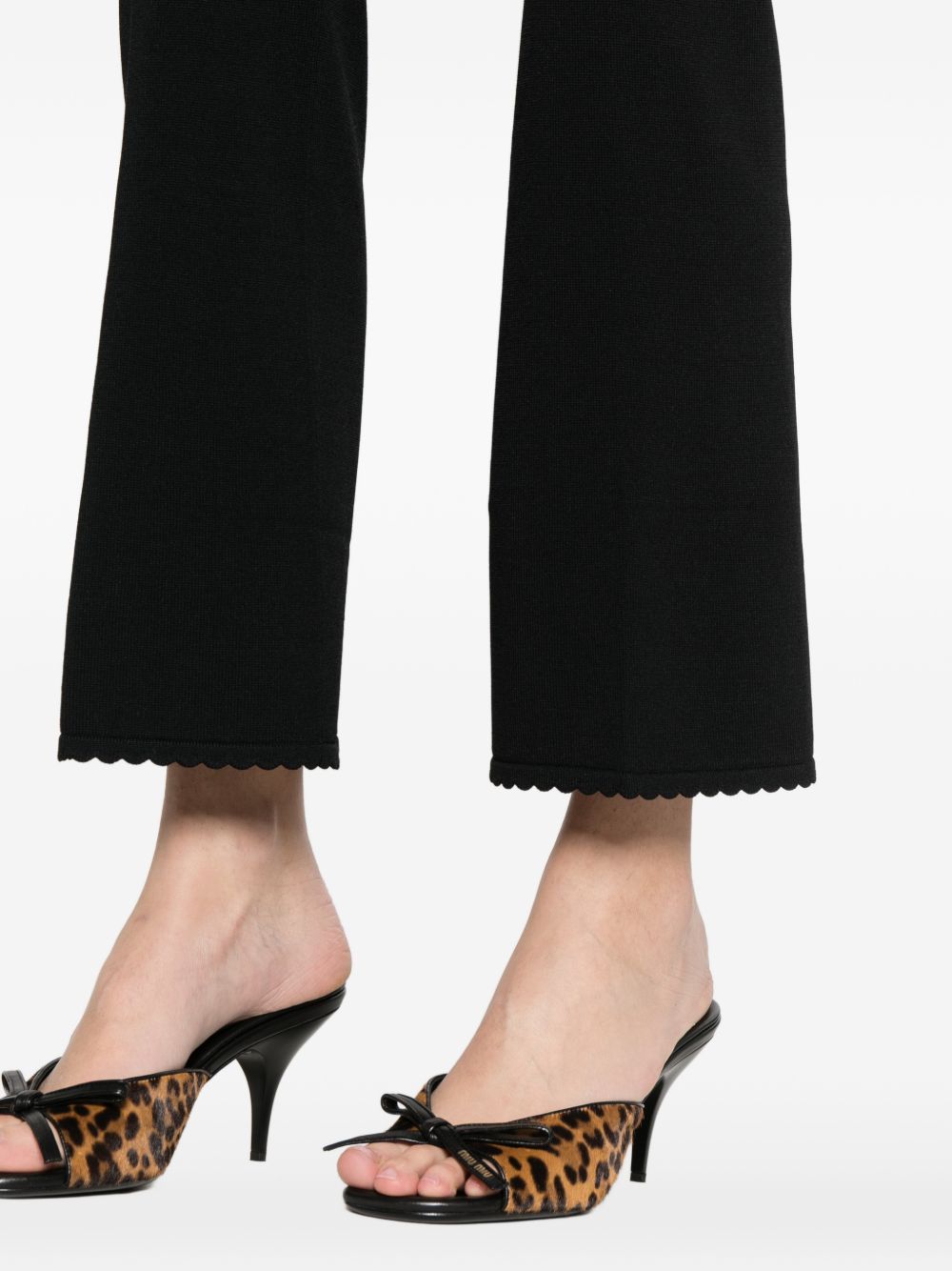 TWINSET Pantaloni neri con orlo smerlato ricamato