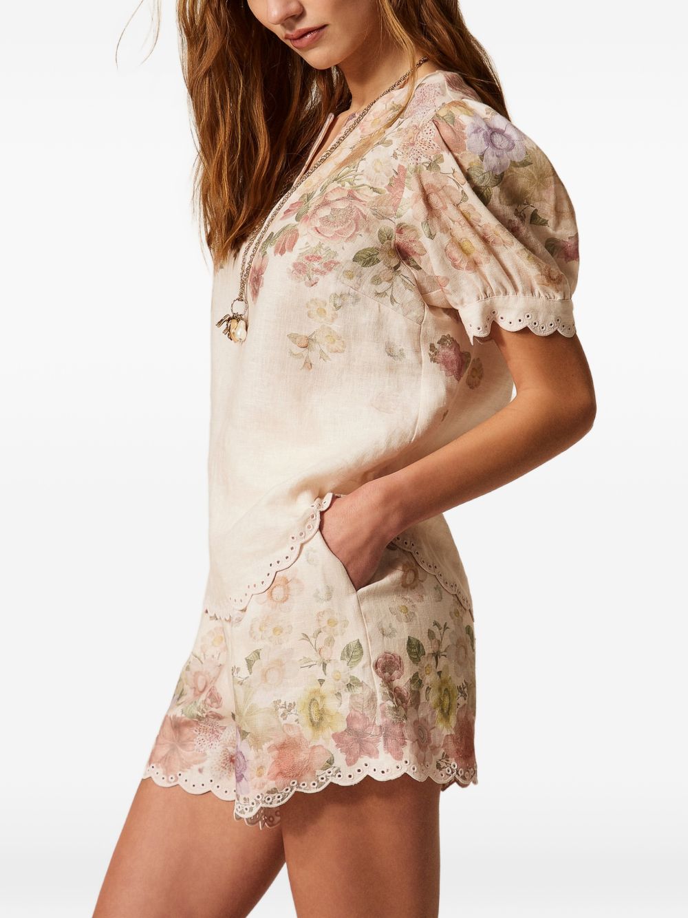 TWINSET T-shirt con maniche corte e disegni floreali