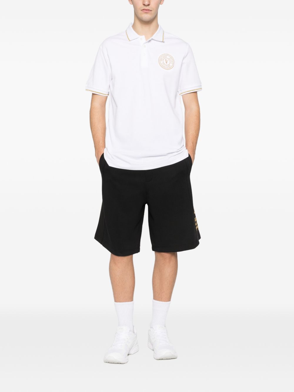 VERSACE JEANS COUTURE Polo in cotone bianco con logo oro