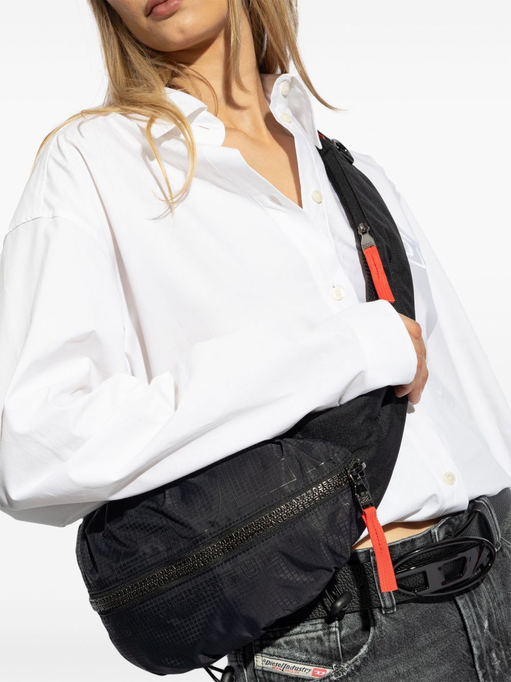 DIESEL Marsupio nero con chiusura zip 