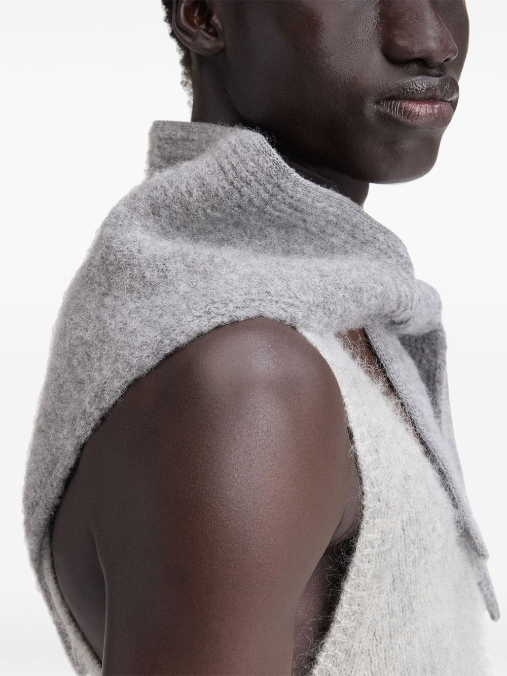 JACQUEMUS Foulard triangolare in misto alpaca grigio 