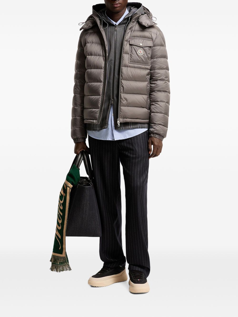 MONCLER Piumino Verith grigio satinato trapuntato con tasca sul petto 