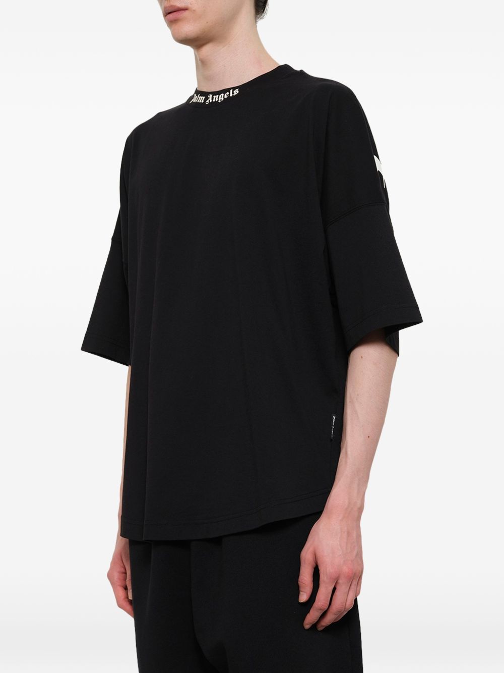 PALM ANGELS T-shirt minimal nera a maniche 3/4 con logo sul girocollo 