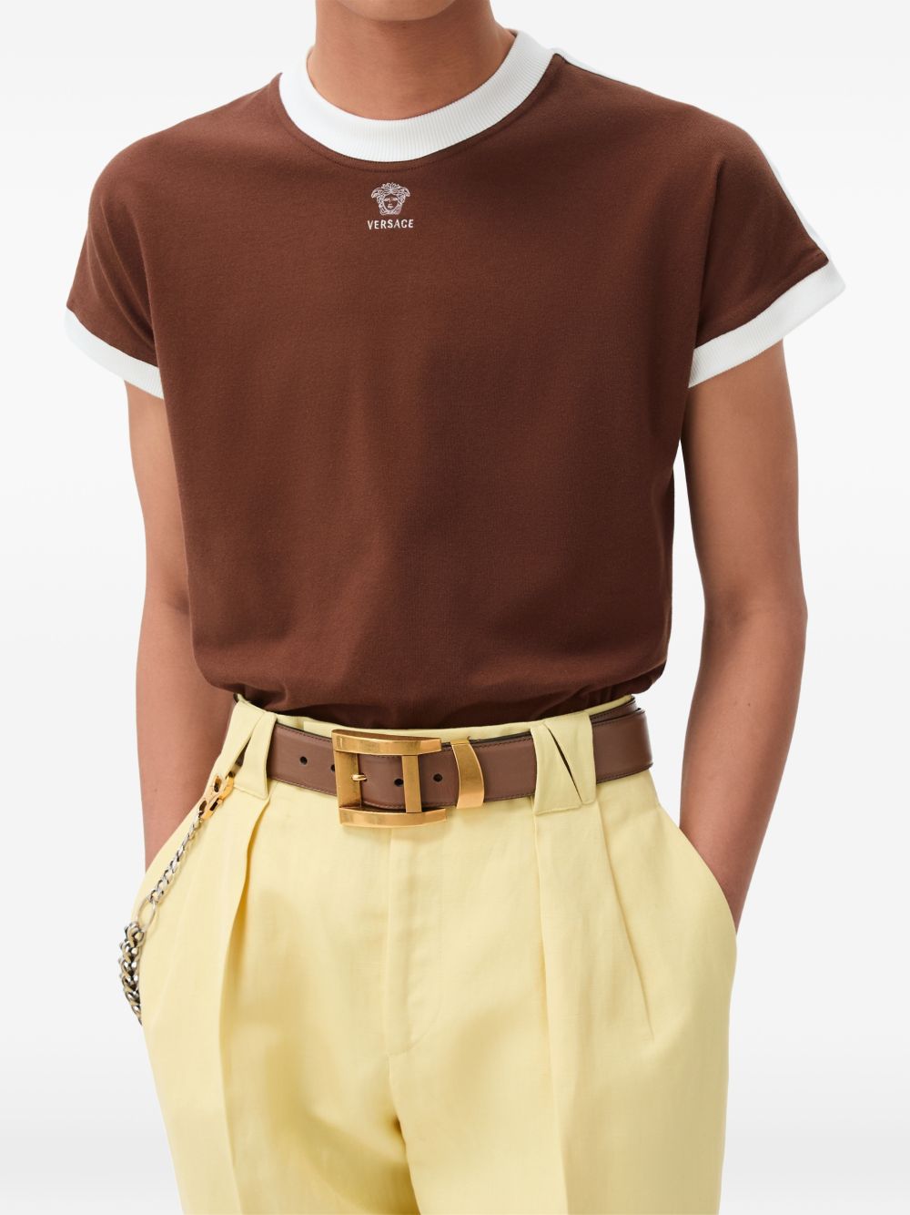 VERSACE T-shirt marrone in cotone con logo Medusa ricamato 