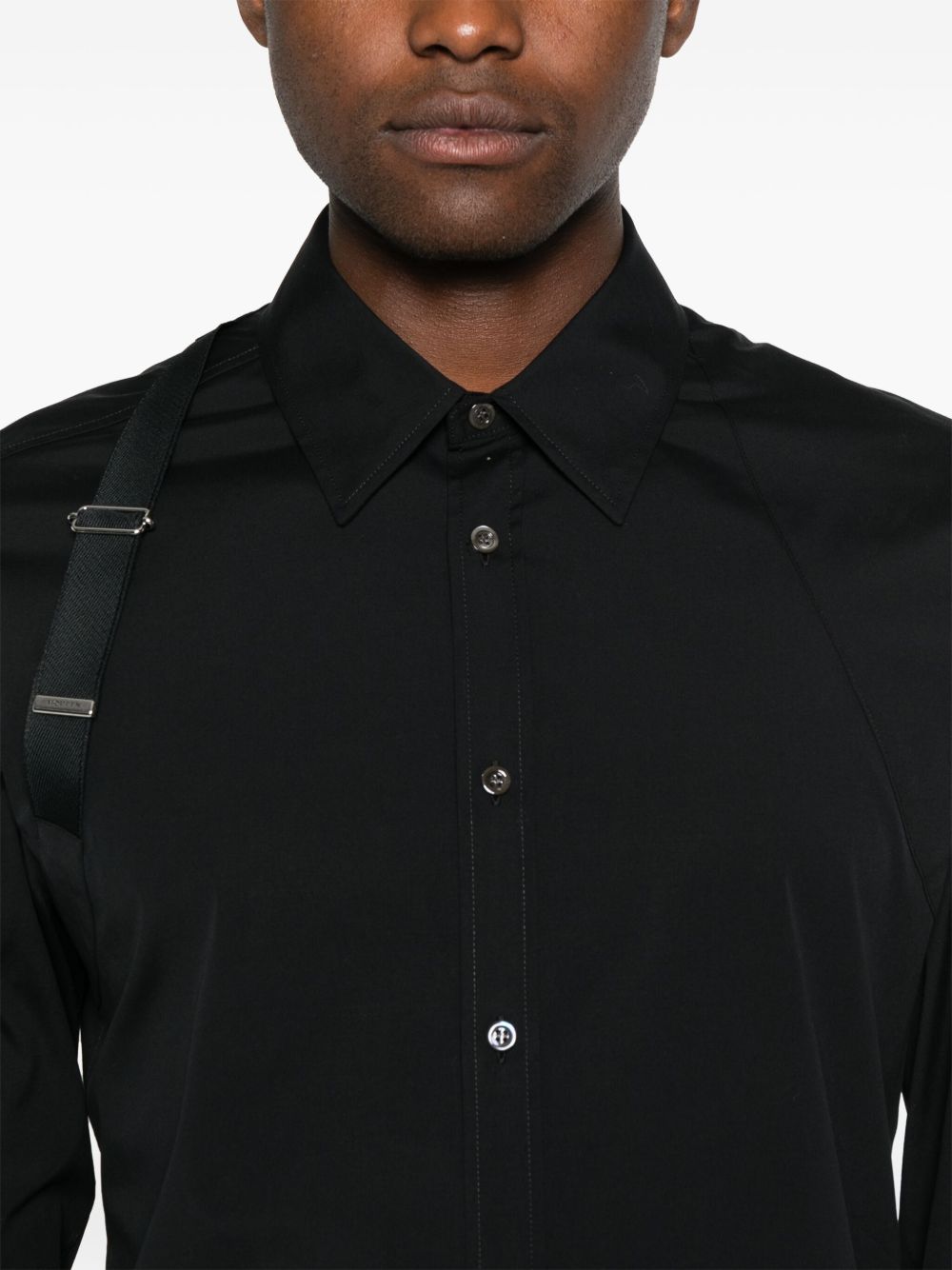 ALEXANDER McQUEEN Camicia 'Harness' con fibbia a T in nero 