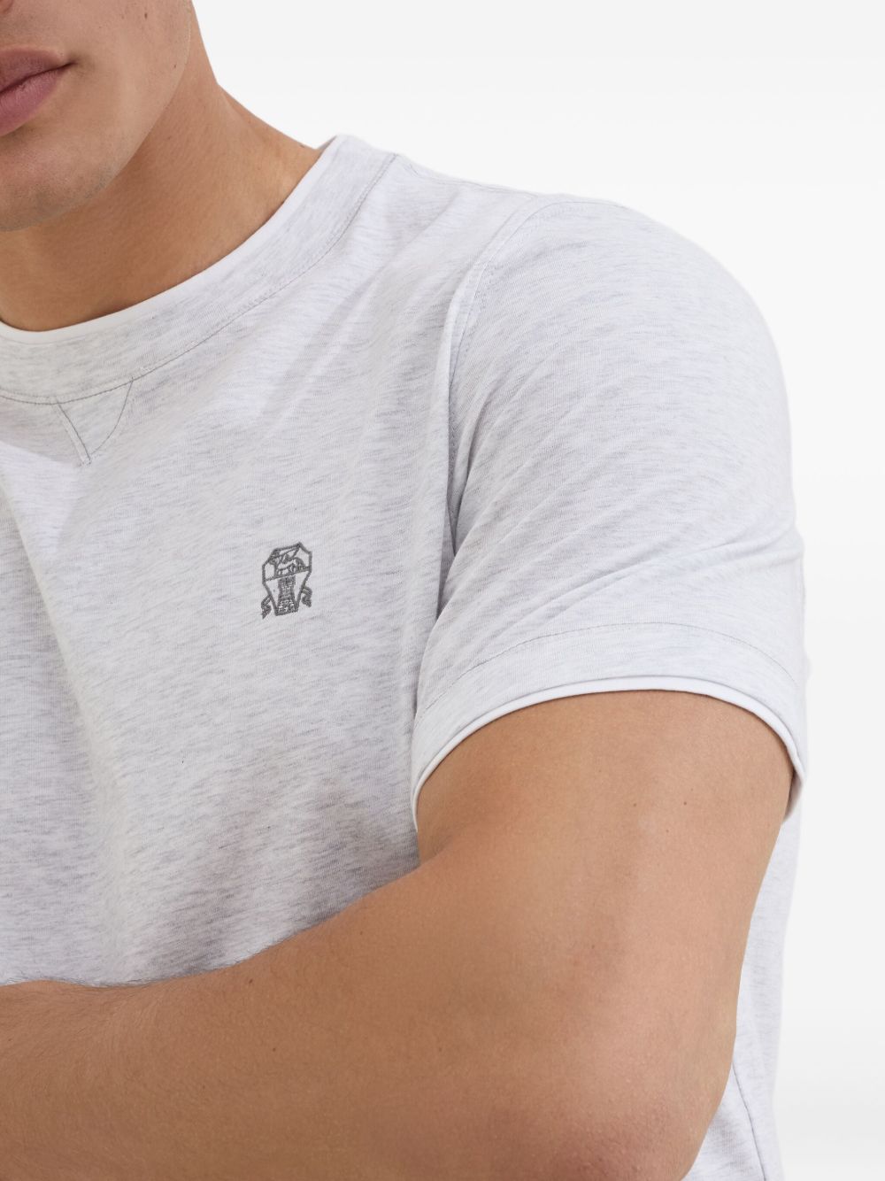 BRUNELLO CUCINELLI T-shirt con logo ricamato sul petto 