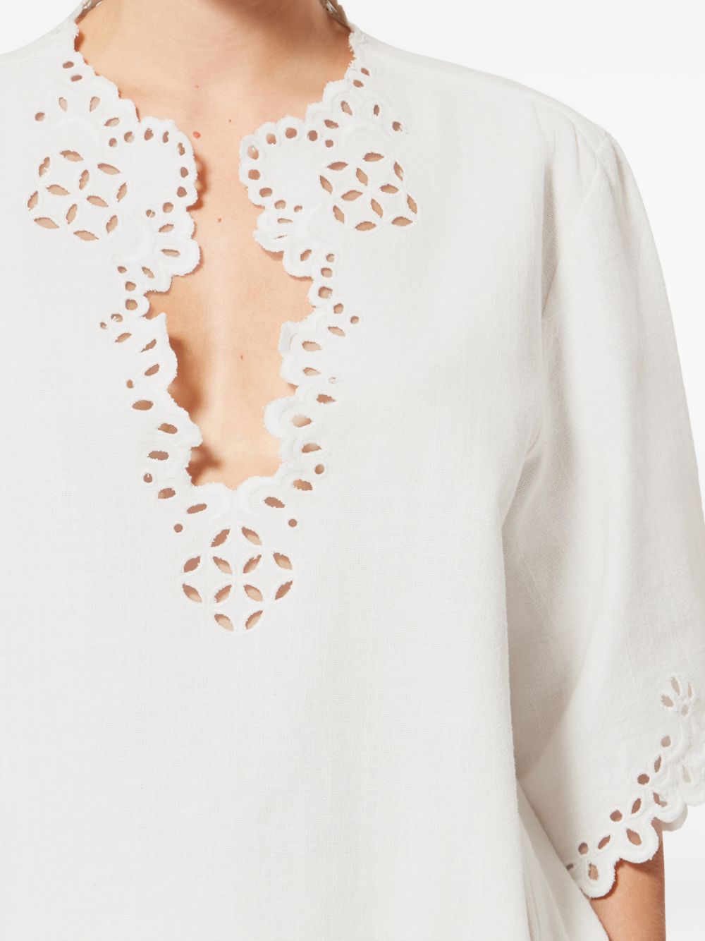 MARANT ETOILE Blusa bianca a maniche corte con scollo a V e orlo smerlato 