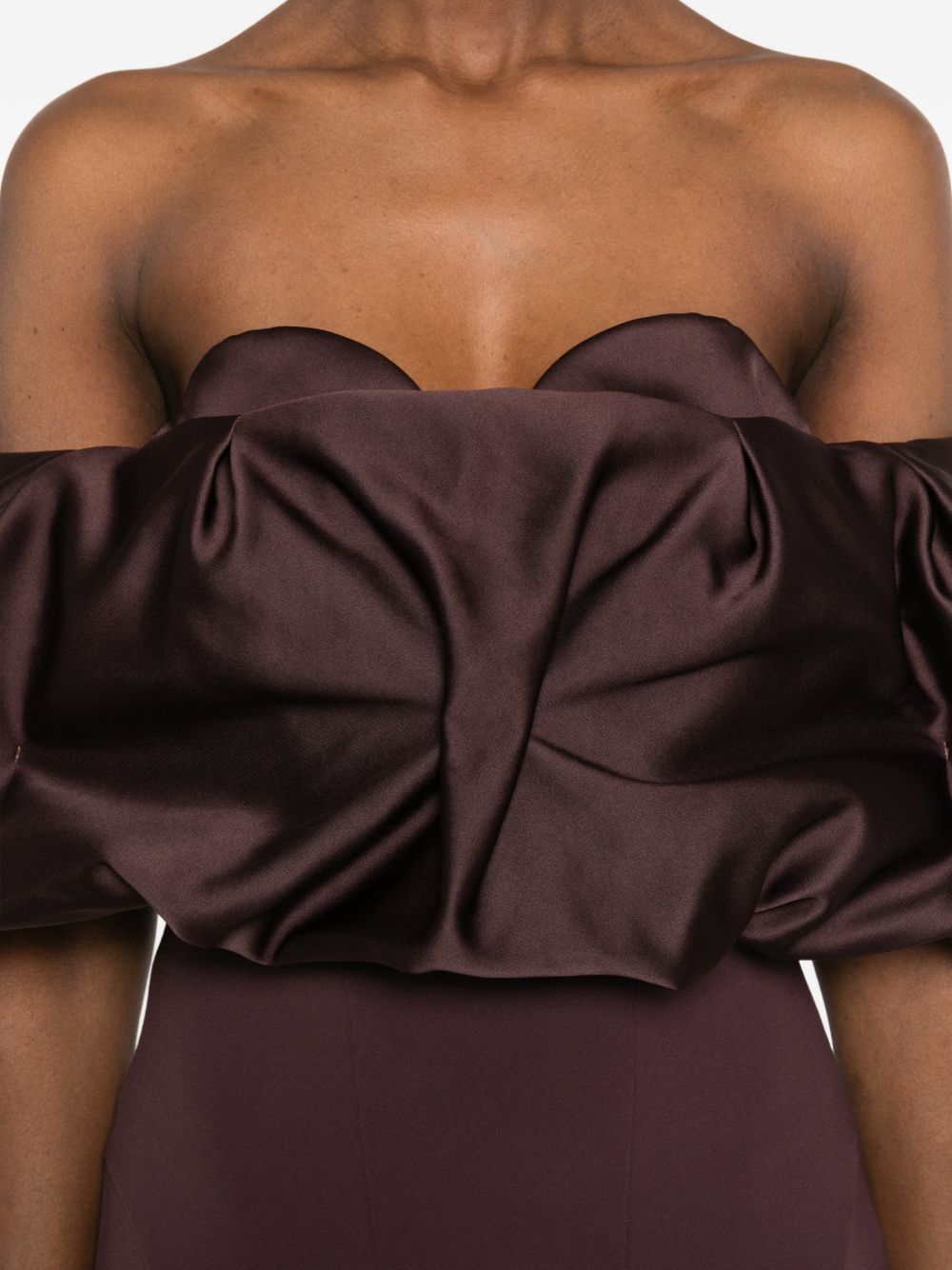 PRONOVIAS Abito lungo bordeaux scuro con spalle scoperte 