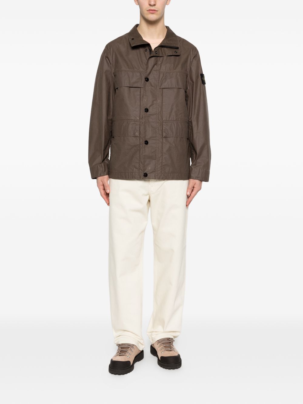 STONE ISLAND Giacca cerata marrone scuro con logo 