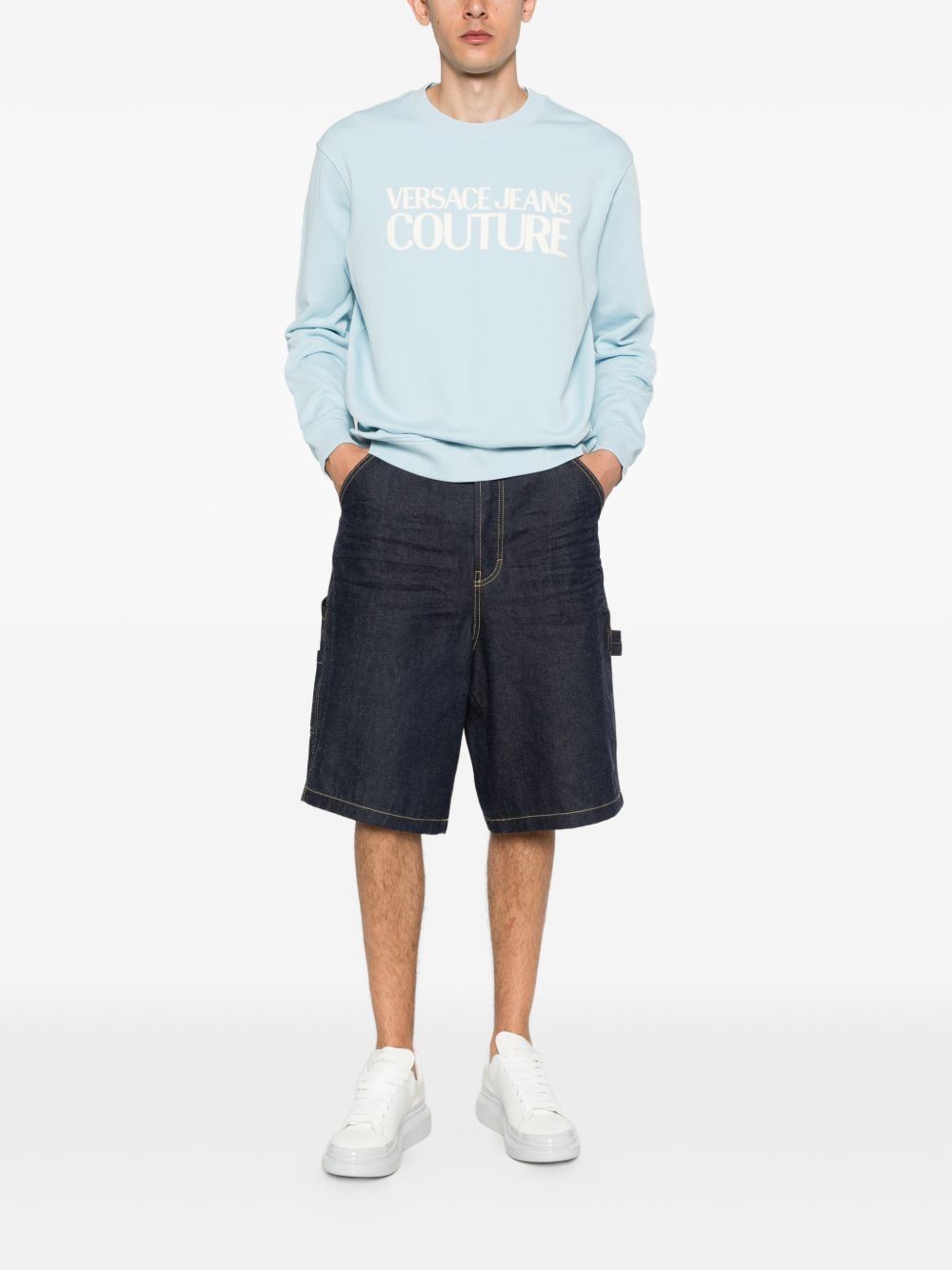 VERSACE JEANS COUTURE Felpa in cotone celeste girocollo con logo bianco 