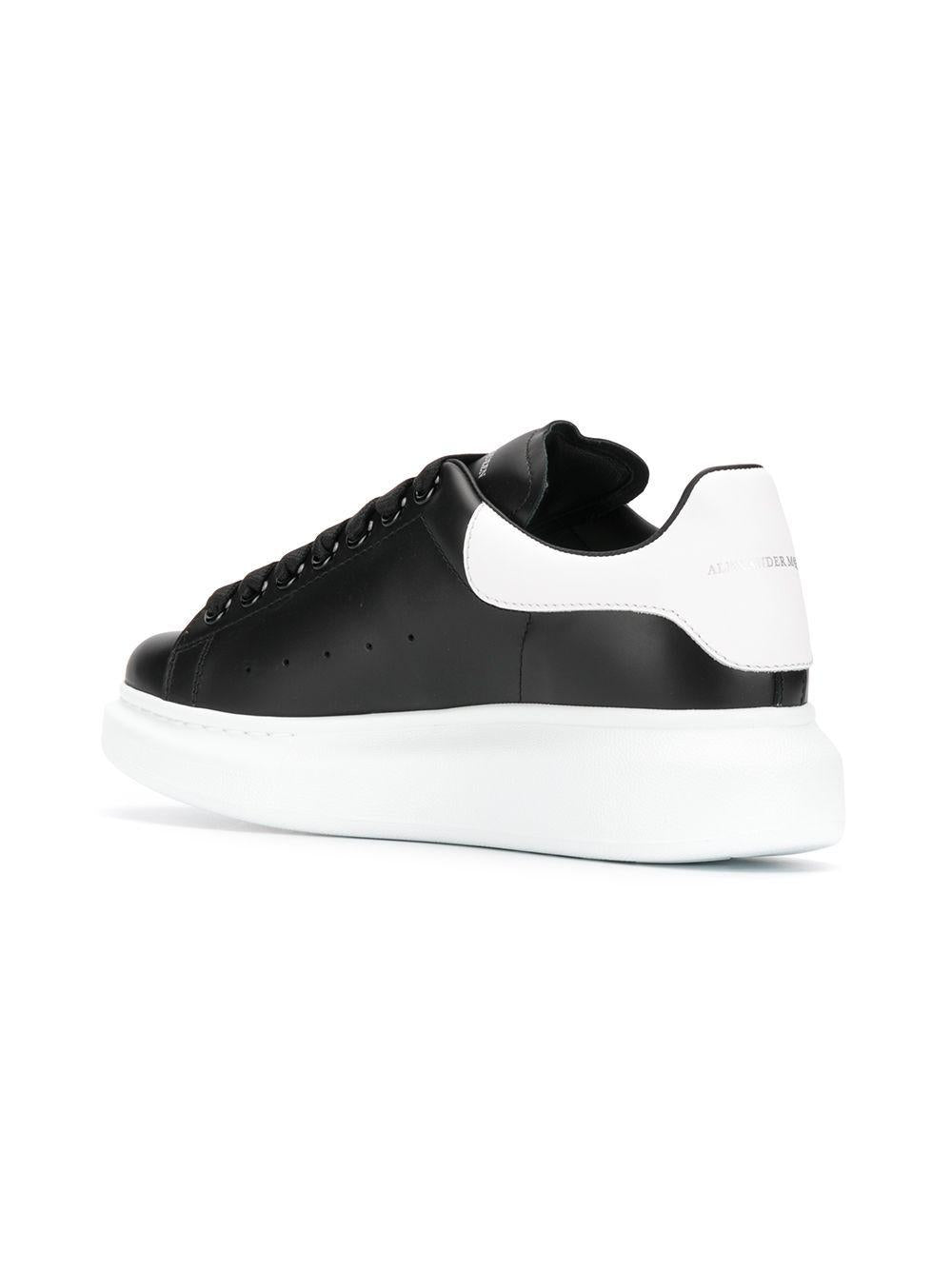 ALEXANDER McQUEEN Sneakers 'Oversize' in pelle nero e bianco 